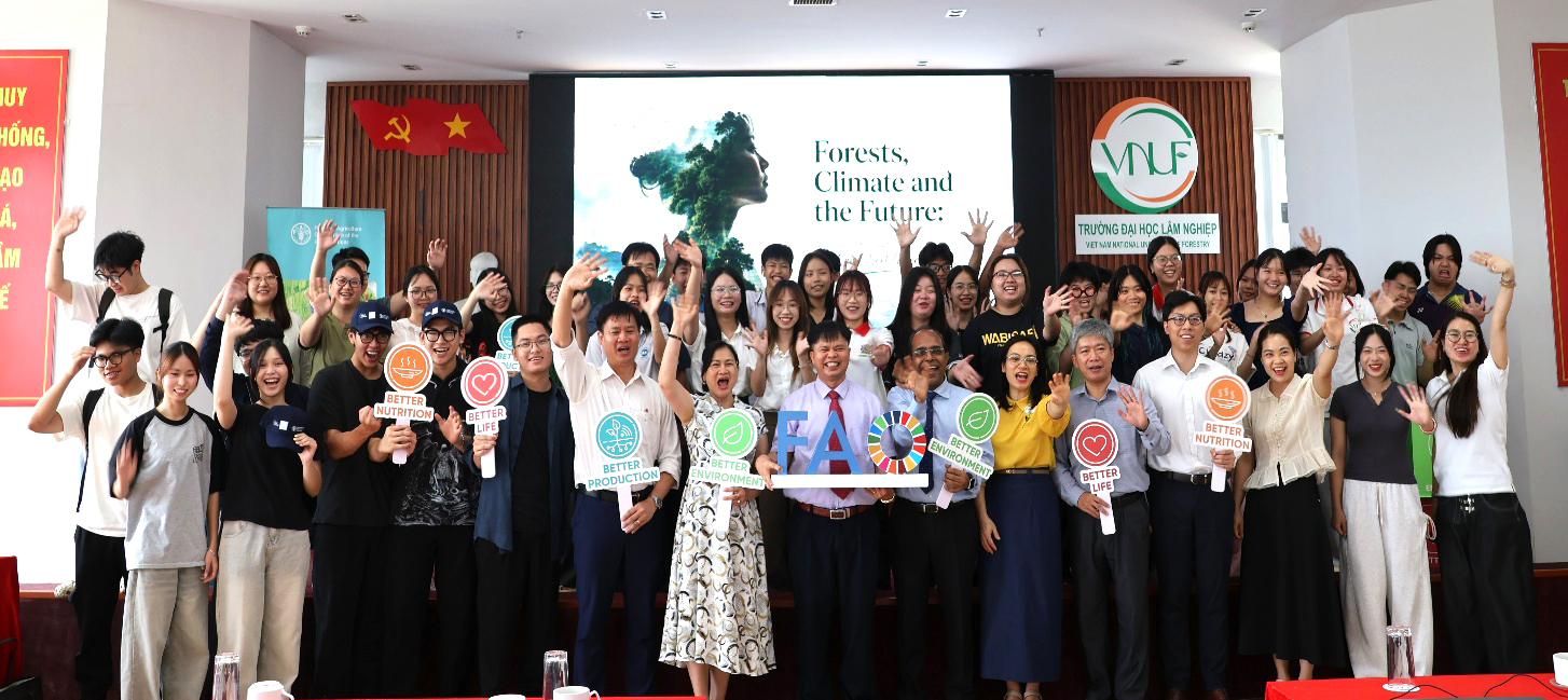 Sinh viên Trường Đại học Lâm nghiệp đối thoại cùng Trưởng đại diện FAO tại Việt Nam